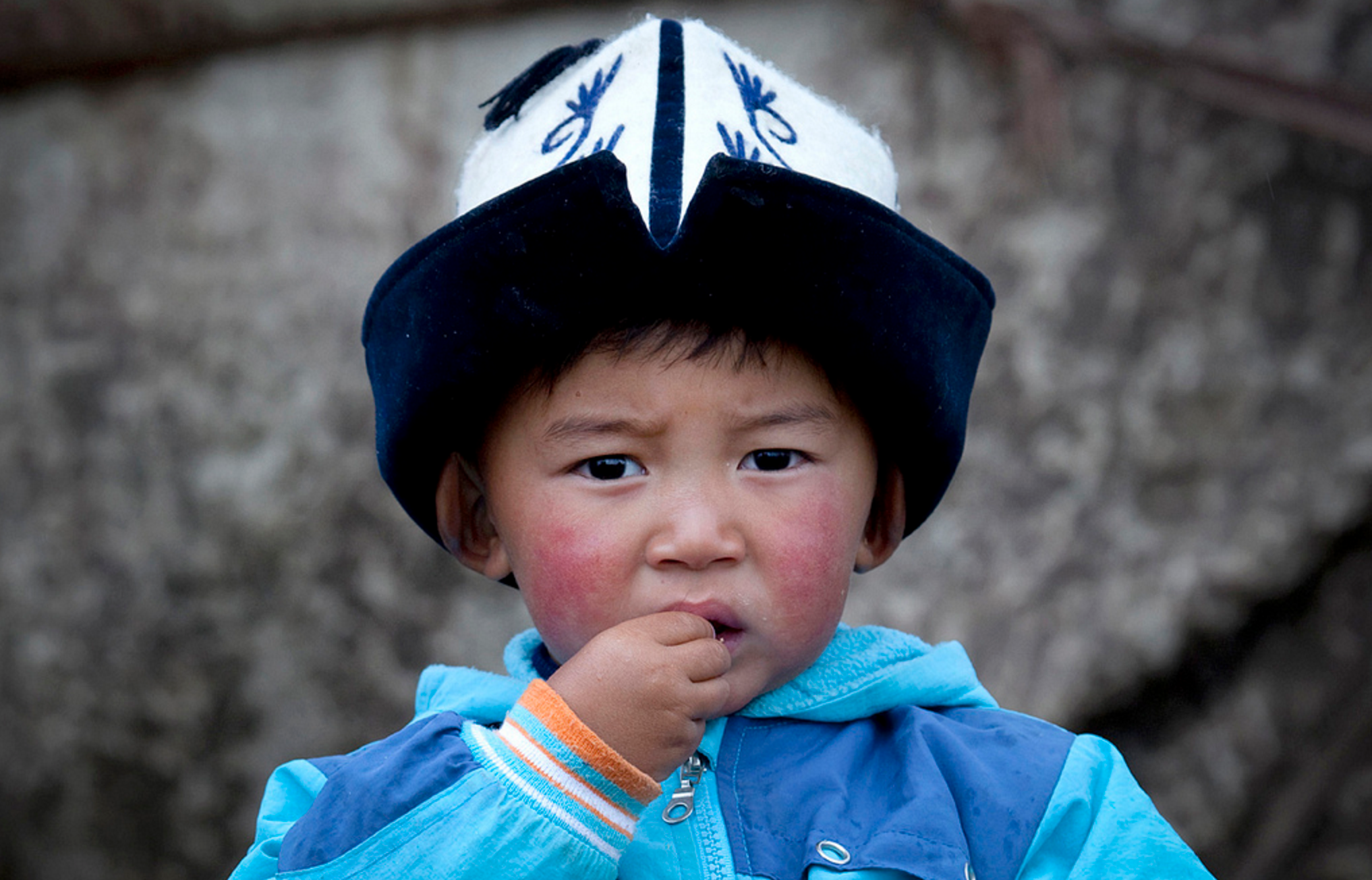 Белым киргизам. Киргизенок. Мальчик Киргиз. Киргизский малыш. Маленький Киргиз.