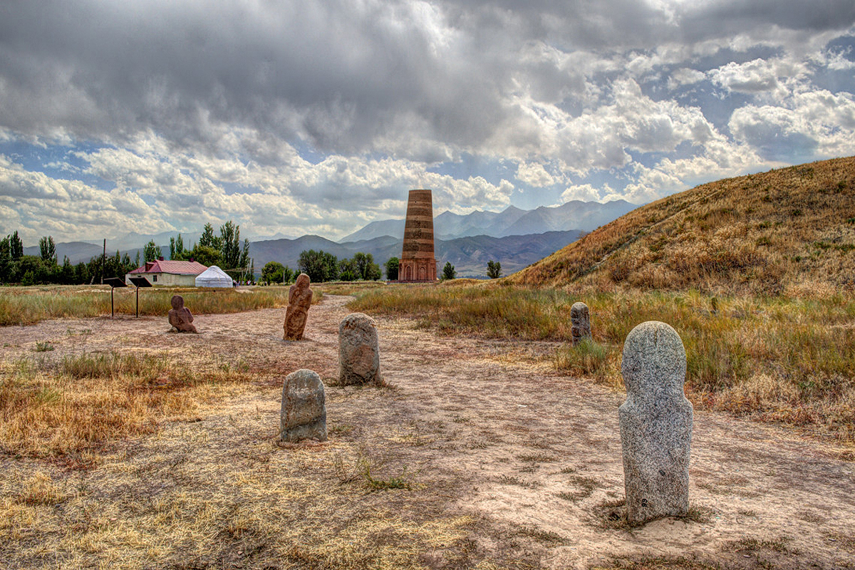 Баласагун. Башня Бурана Киргизия. Башня Бурана Чуйская область. Башня Бурана Киргизия камни. Балбал Таш Киргизия.