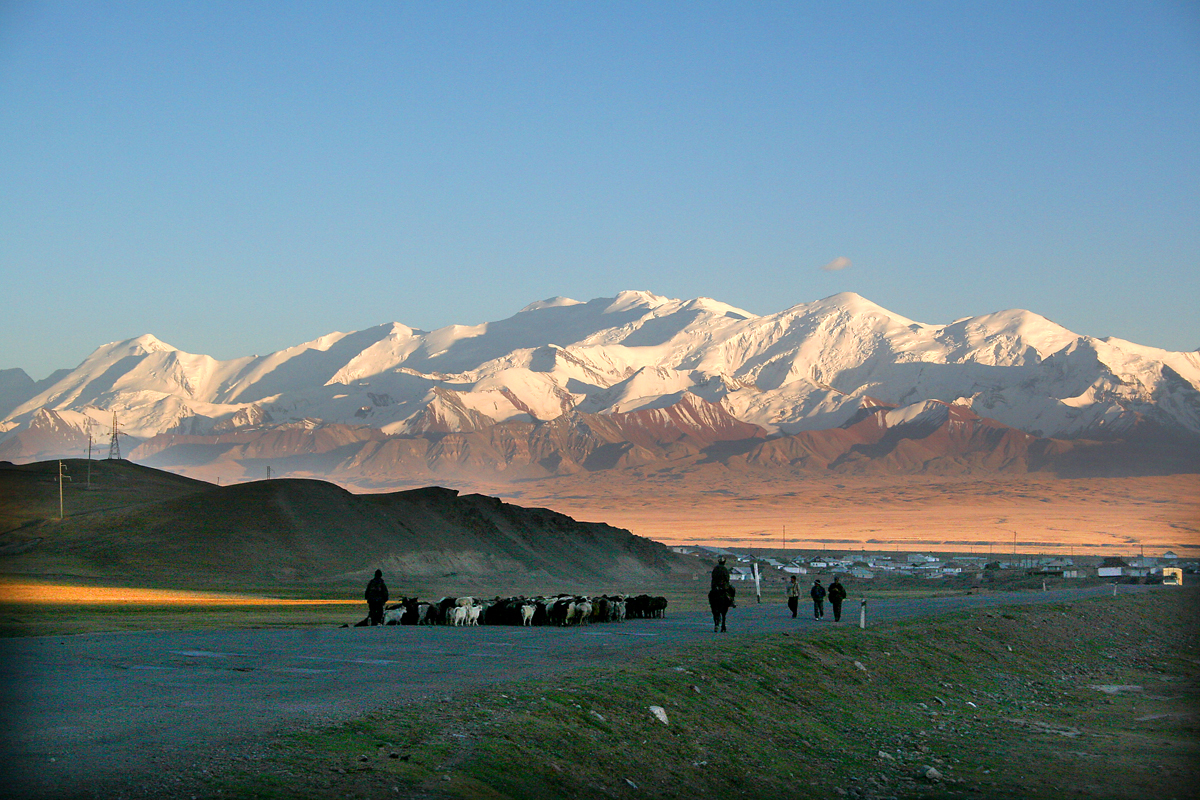 Озеро азии 4. Алайская Долина Сары Таш. Сары Могол Киргизия. Сары-Таш Киргизия. Ош Алайская Долина.