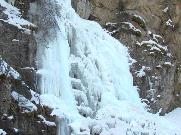 Issyk-Kul, frozen waterfall