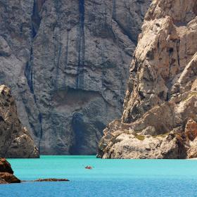 <p>Летом Кыргызстан откроется для вас как страна кочевников, небесных гор и кристально-чистых озер.</p>
