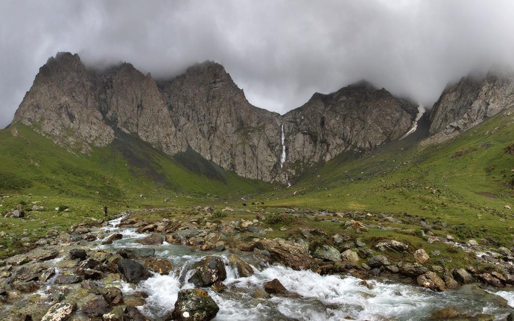 Shaar Waterfall